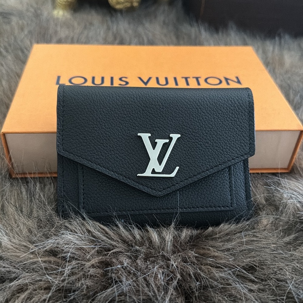 Authentic Louis vuitton LOCK ME wallet black with silver made in France